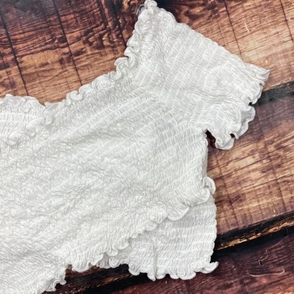 RELISTED White Stretchy Criss Cross Crop Top - Picture 4 of 6